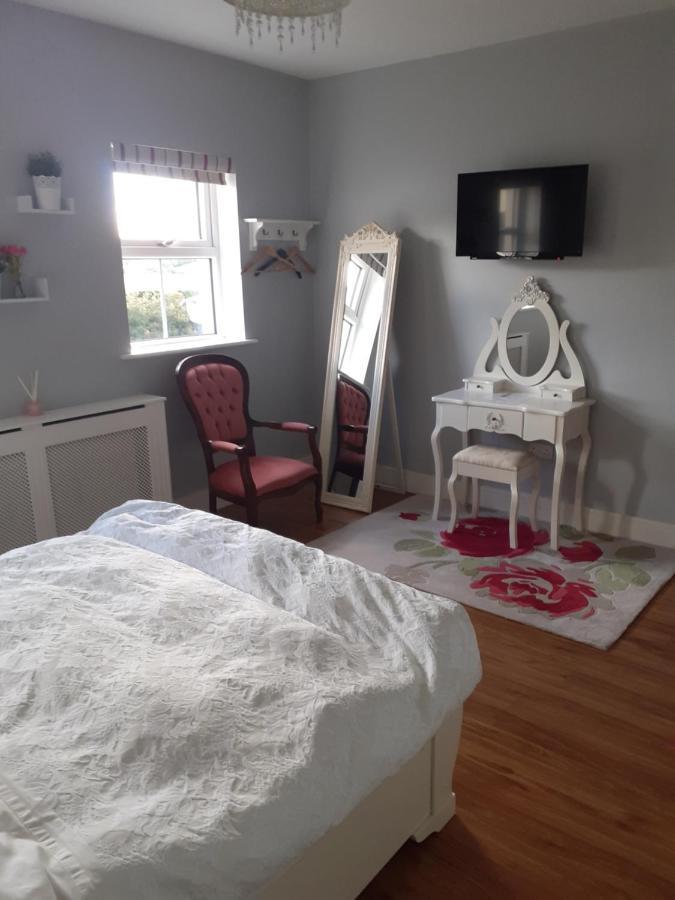 Private Room In Superb House Bed 1 Nobber Exterior foto